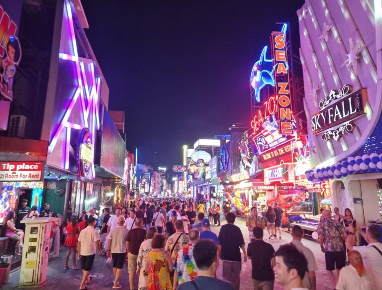 Pattaya Diary 1.2.26: “Love” Locked Down